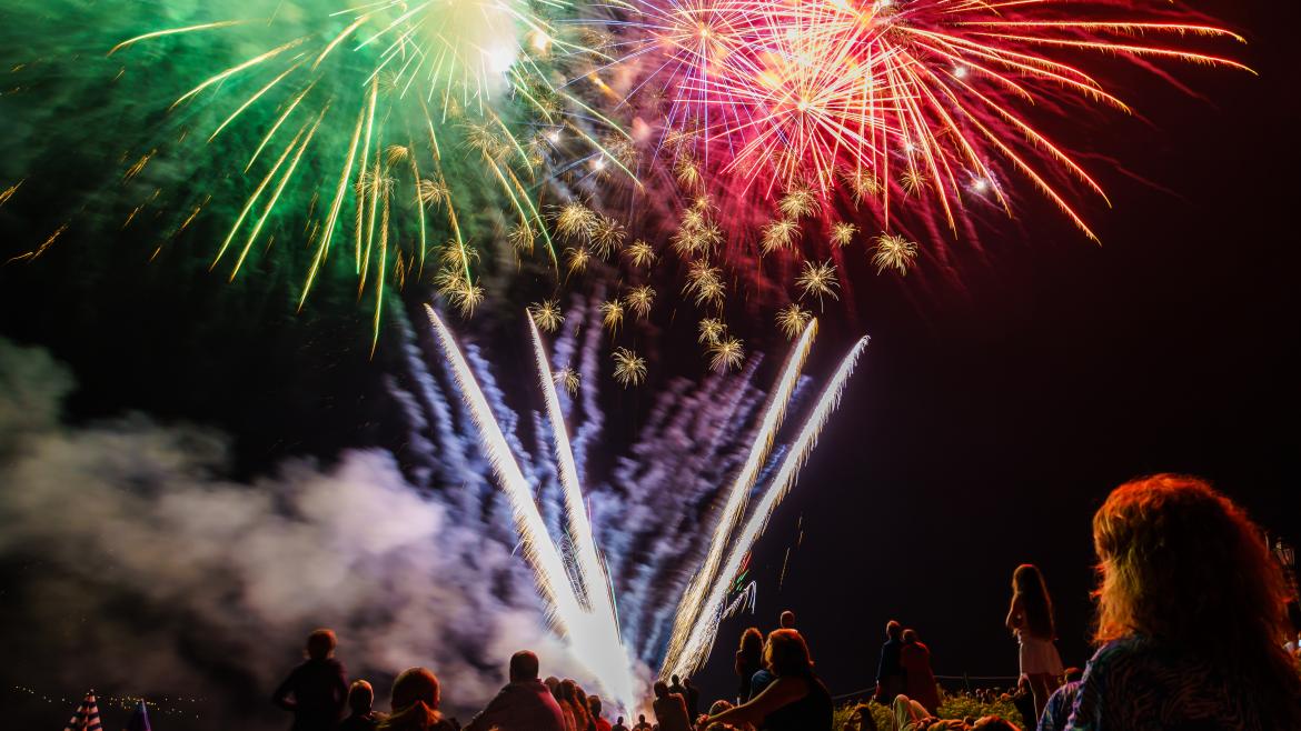 Fuegos artificiales: ¿dónde se realizarán para dar la bienvenida a